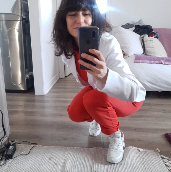 Meet your Posher, Nadia - Picture 2 of 4